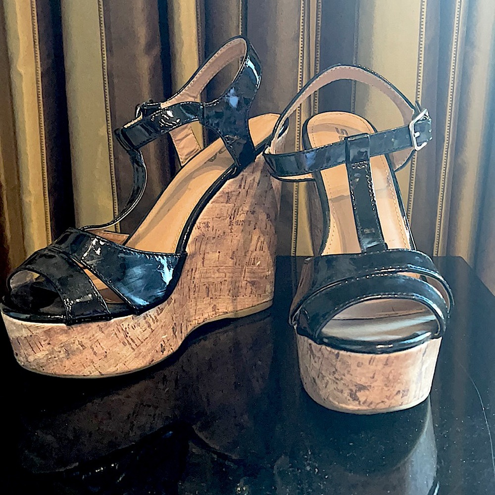 Black strap wedges